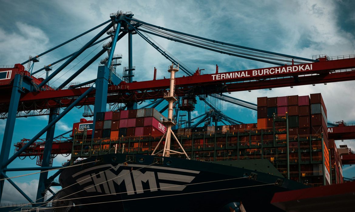 Air Freight vs Sea Freight: Panduan Memilih Metode Pengiriman yang Tepat untuk Bisnis Anda