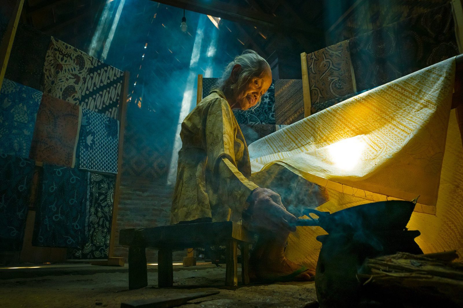 Pengrajin batik tulis Indonesia, produk lokal yang siap menemukan buyer luar negeri