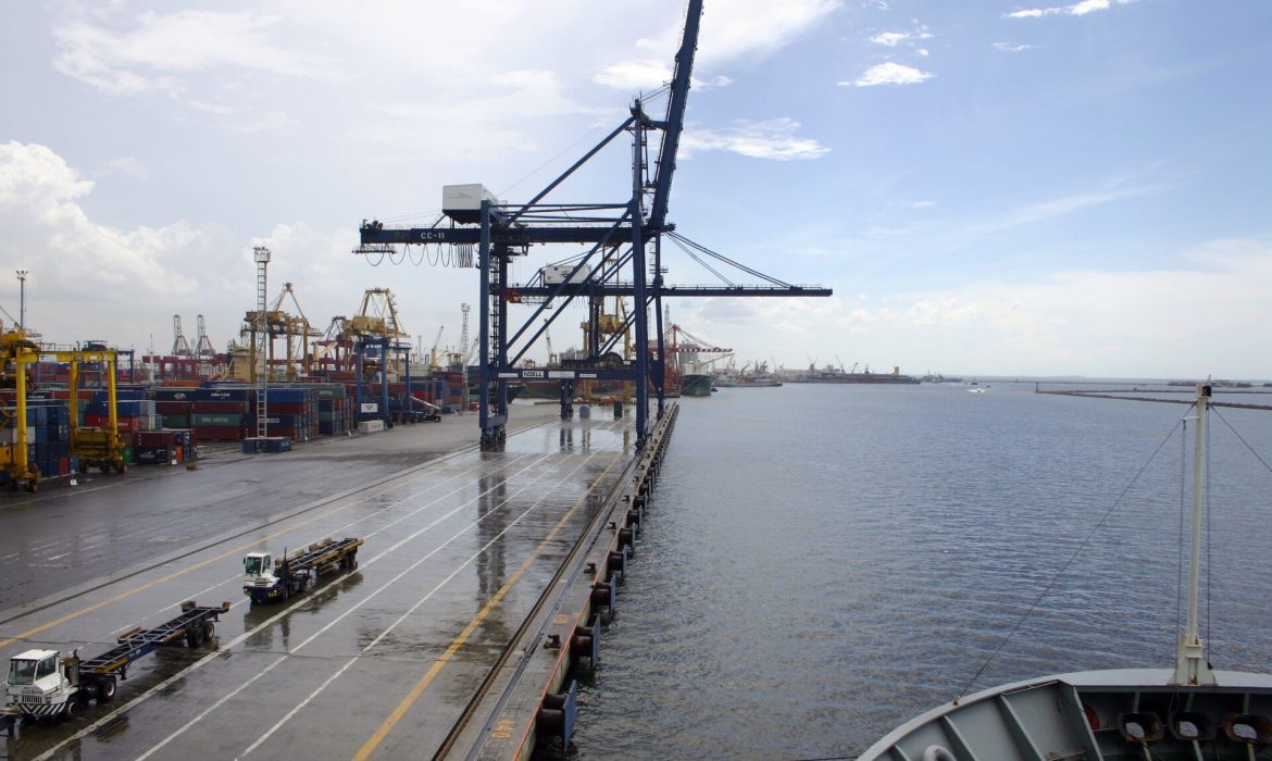 Terminal kontainer Pelabuhan Tanjung Priok Jakarta