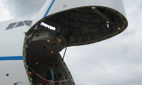 Sea Freight vs Air Freight: Mana yang Lebih Murah dan Cocok untuk Bisnis Anda?
